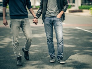 8c7a3a63540f8d69a26daaa2f1_ZmMgODAwMDgwMjdmZmZmIDY1MCAwAzllOGE2NDg5NmFm_gay-couple