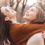 umarmung-frauen-f-187260709-jpg-74563