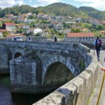 eurohike-wanderreisen-portugal-jakobsweg-bruecke-vigo-pilger